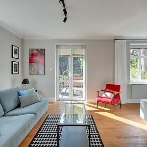 Grand - Entry - With Garden In Apartament